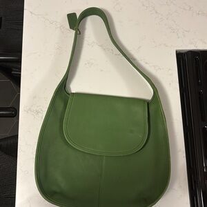 Vintage Authentic Coach Apple Green Leather Shoulder Bag